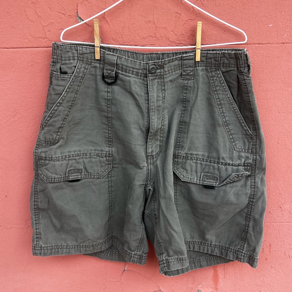 wrangler olive cargo shorts.